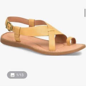 Born Inya sandals NWT